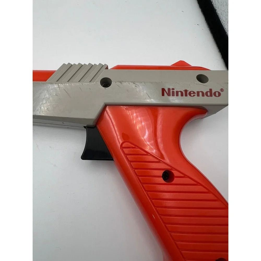 Vintage 1985 Nintendo NES Zapper Light Gun Orange Model NES-005 Retro Gaming